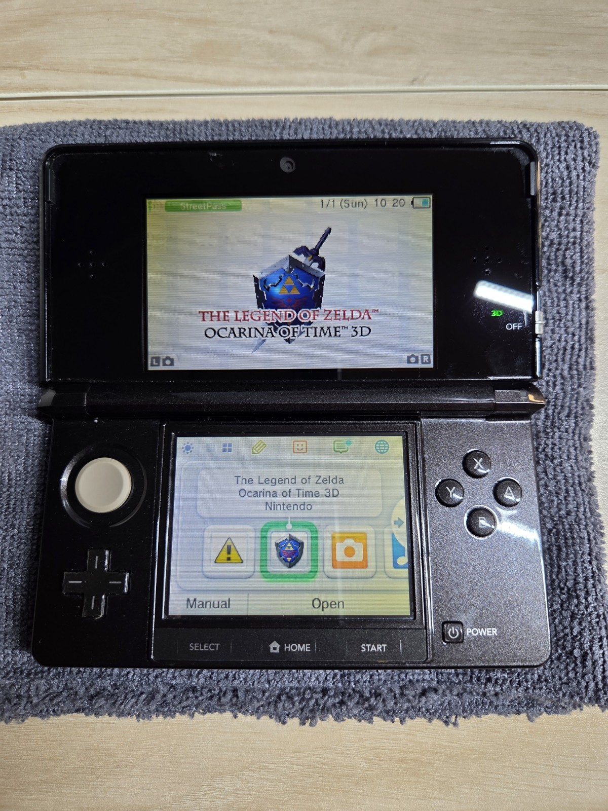 Nintendo 3DS with original box – Cosmo Black – For Repair Tested and Working