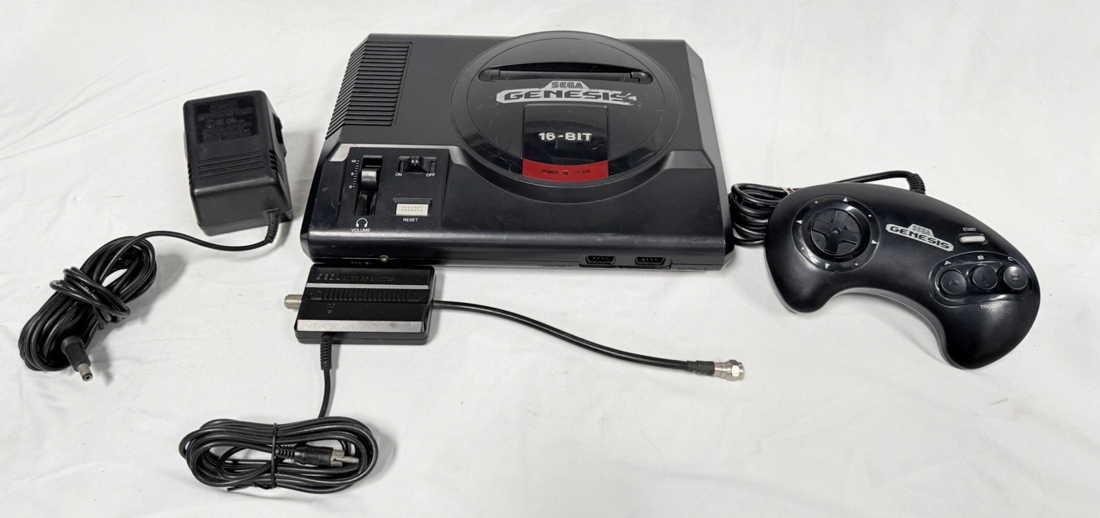 Sega Genesis Model 1601 Gen 1 Console System Bundle – Tested and Works