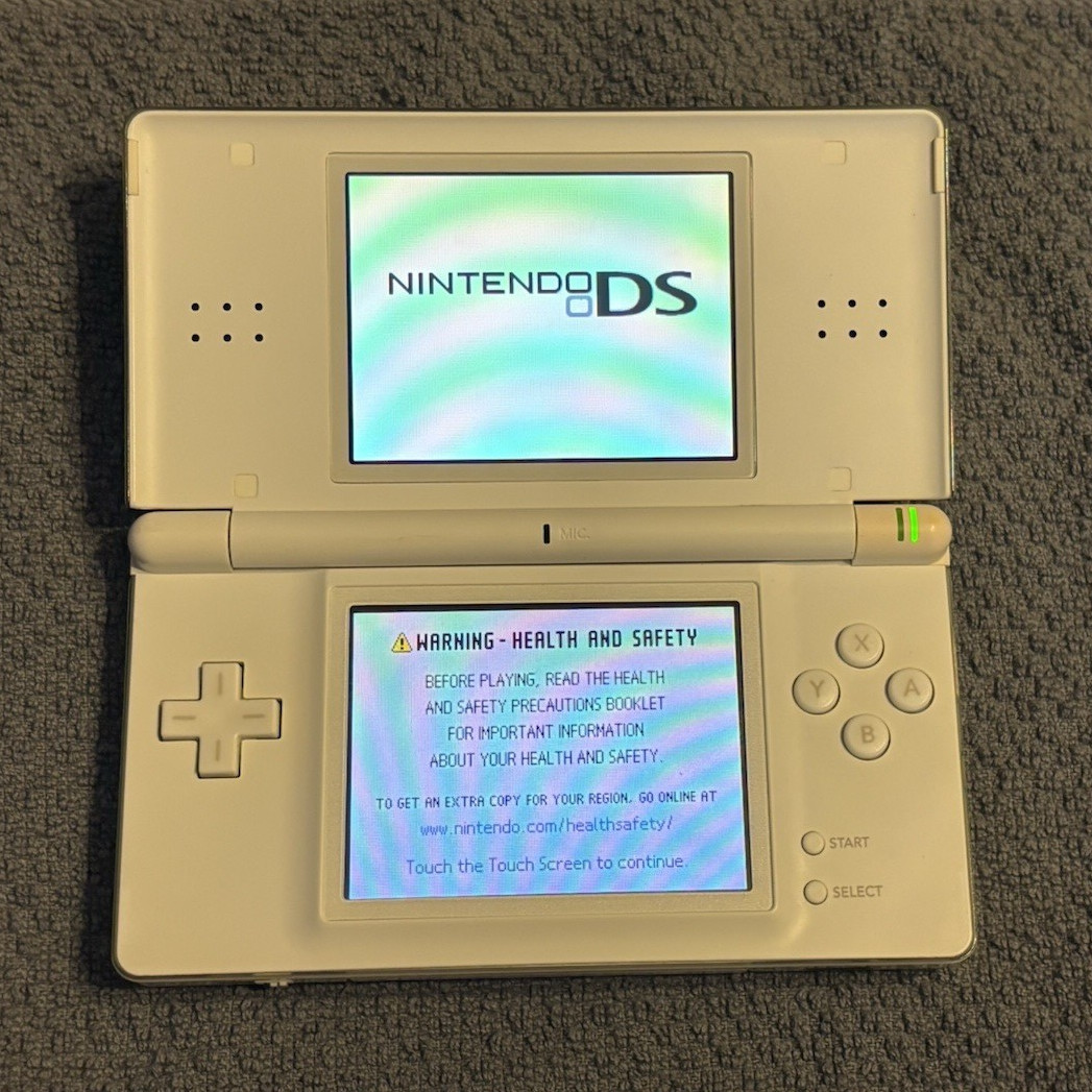 Nintendo DS Lite White Handheld Console Wi-Fi Wireless USG-001 NTSC-J