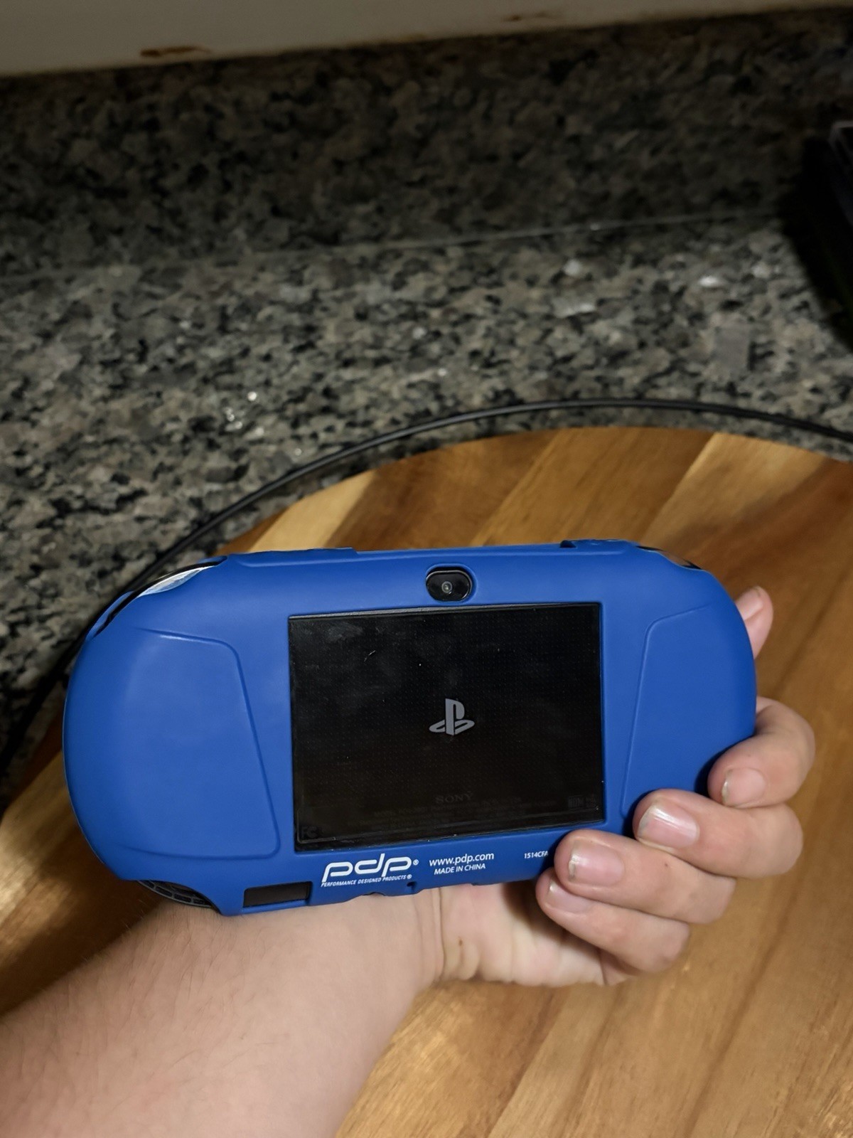PS Vita PCH-2000 No Scratches Console Memory Sticks Charger Used Good Cond.
