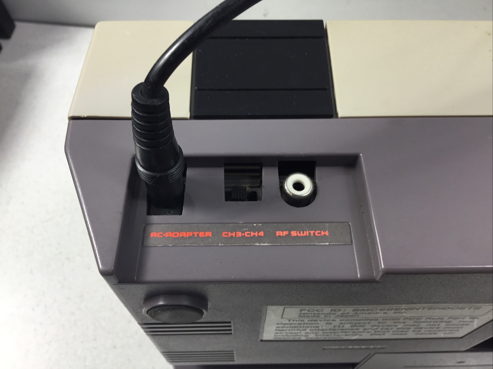 Nintendo Entertainment System -001 Home Console NES-004 & 027 Controllers + Zapp