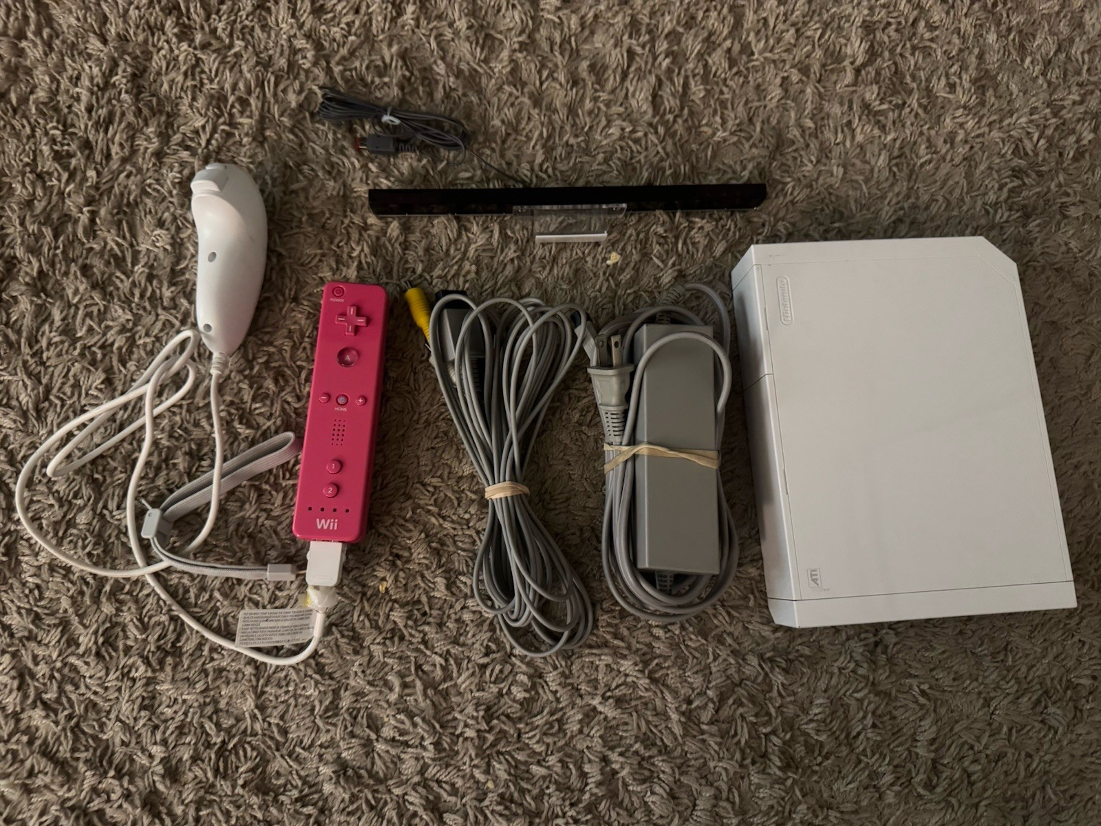 Nintendo Wii White Console Bundle Pink Remote, White Nunchuk, tested/ready to go