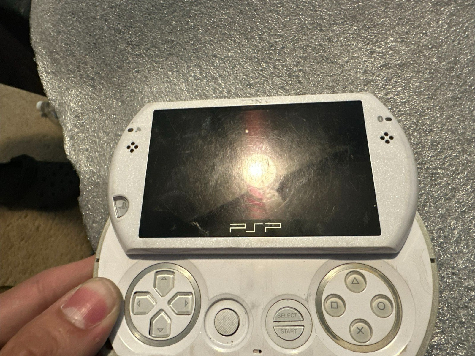 Sony PSP Go White Handheld Console PSP PSPgo – For Parts – Read!!!
