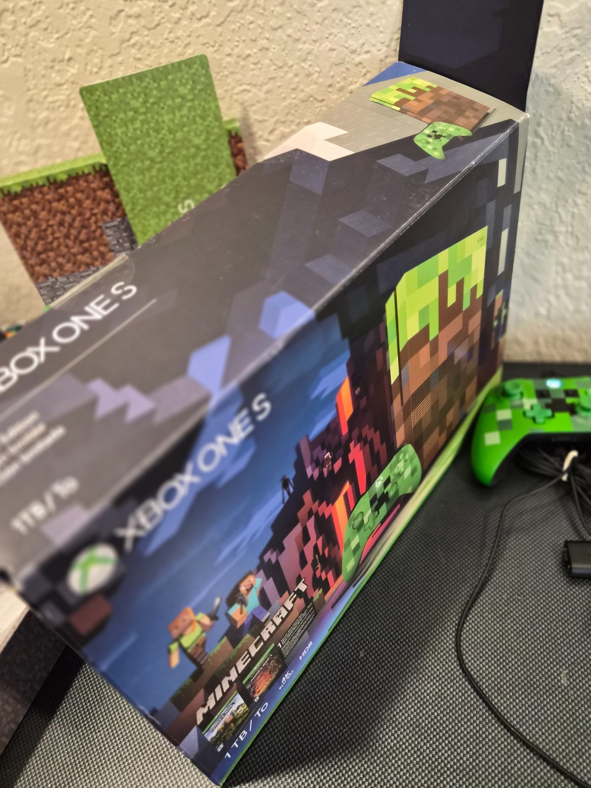 Xbox One S Minecraft Console Creeper Controller Complete CIB Box Stand Inserts