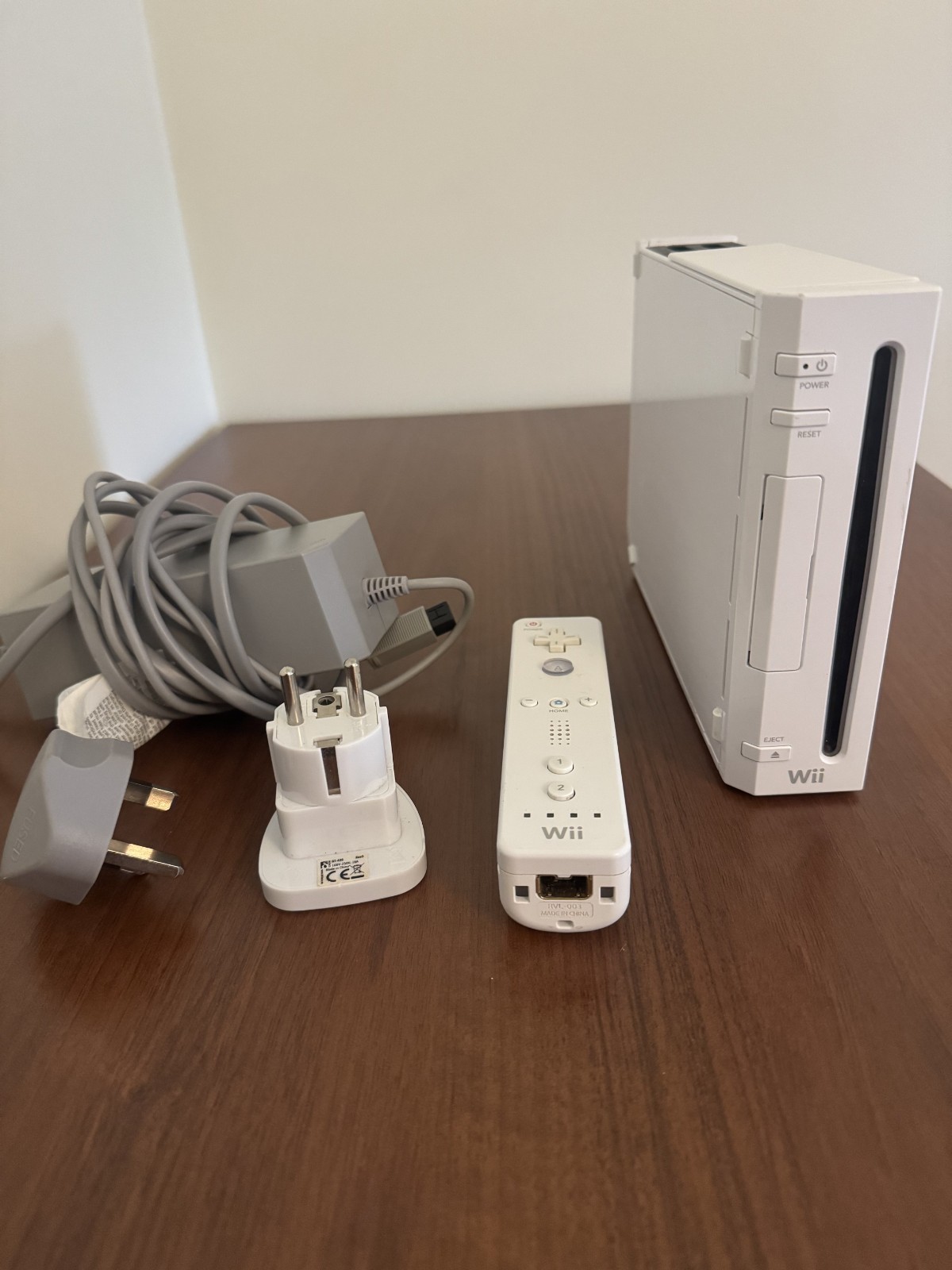 Nintendo Wii Console RVL-001 White Bundle + Original Wii Remote + Power Supply