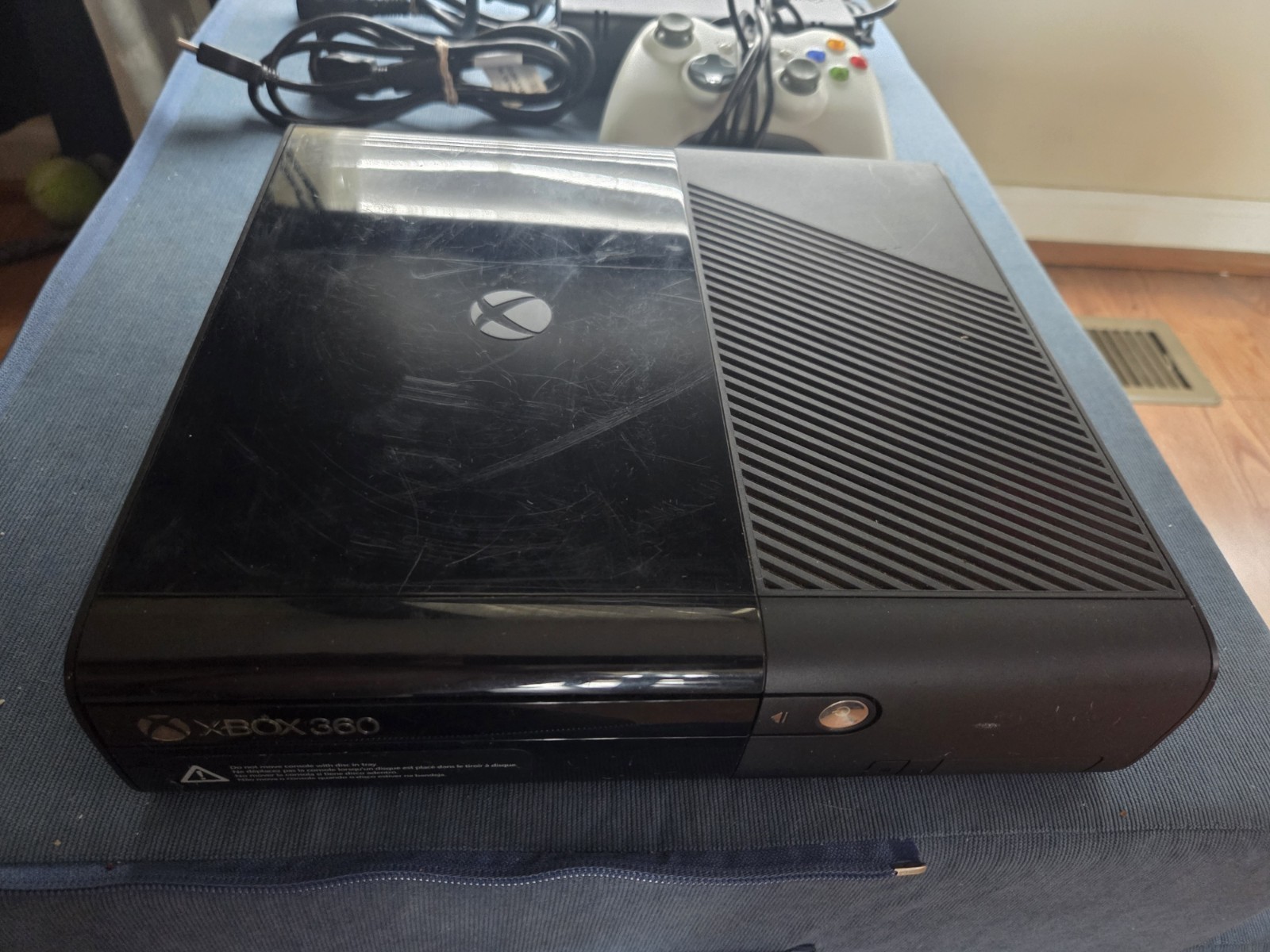 Microsoft Xbox 360 E #1538 4GB HDMI 1080p W/ Controller, Power Adapter & Hdmi