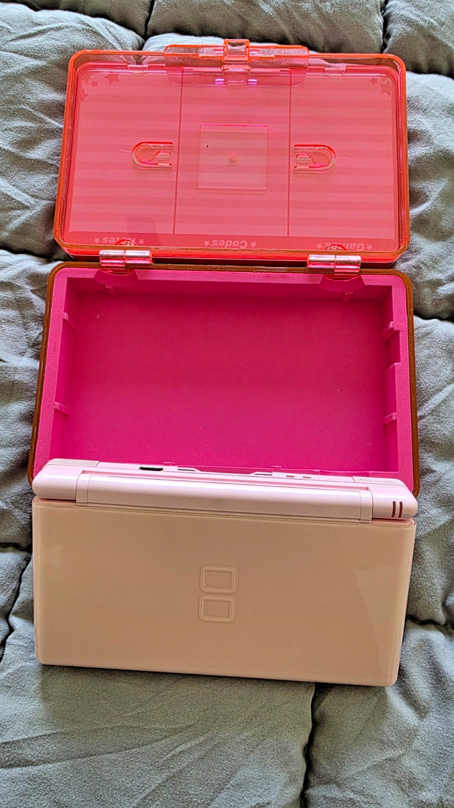 NINTENDO DS LITE HANDHELD CONSOLE – CORAL PINK – 6 GAMES + CASE. WORKS GREAT