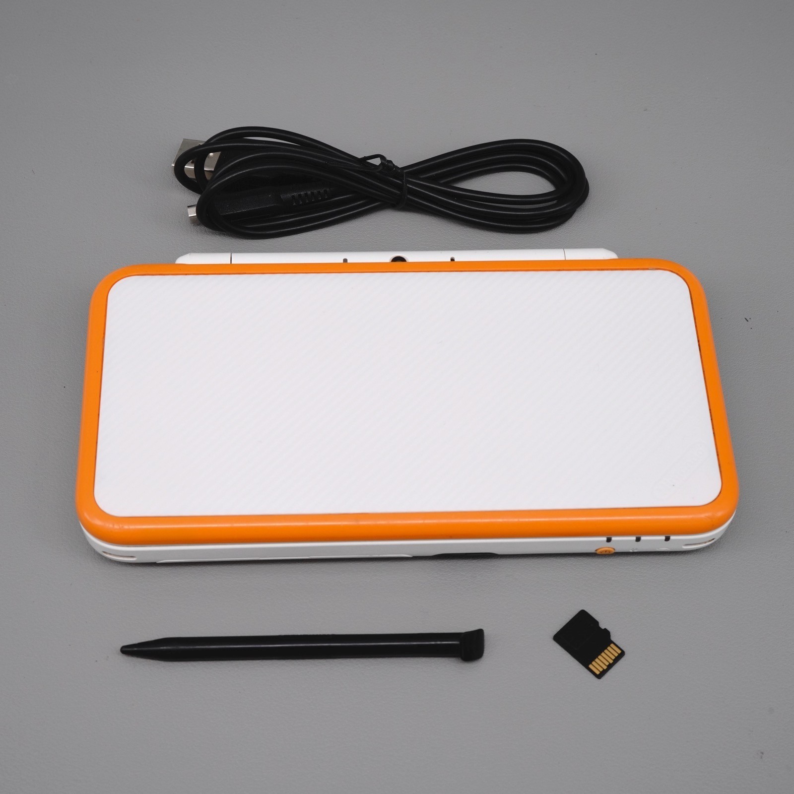 Nintendo “New” 2DS XL LL Console White & Orange w/ extras (USA Seller)