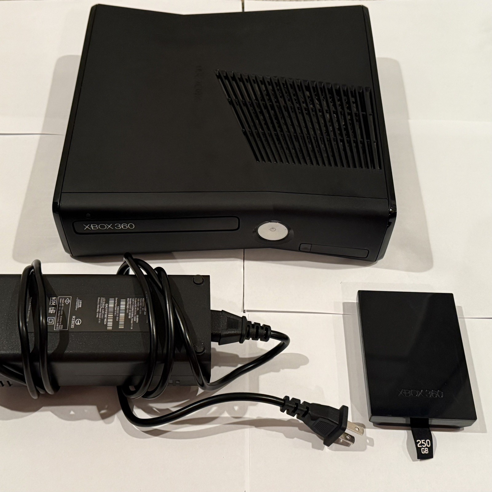 Microsoft Xbox 360 Slim Console Power Supply 250GB Hard Drive Great Shape Read