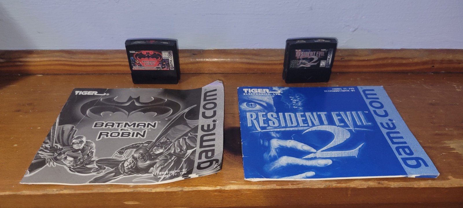 Tiger Game Dot com Handheld & Resident Evil 2 & Batman Tested Working (3 Lines)