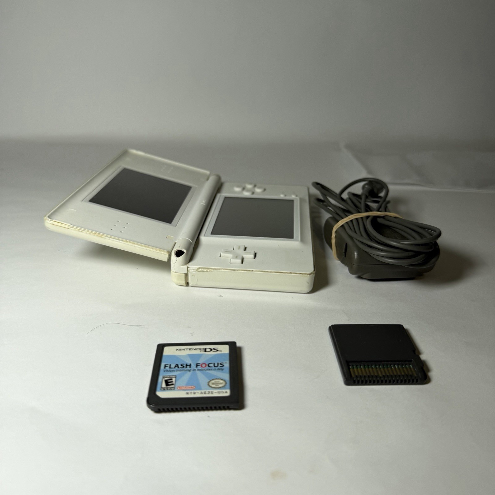 Nintendo DS Lite Handheld Console Polar White CIB Complete In Box. See Photos