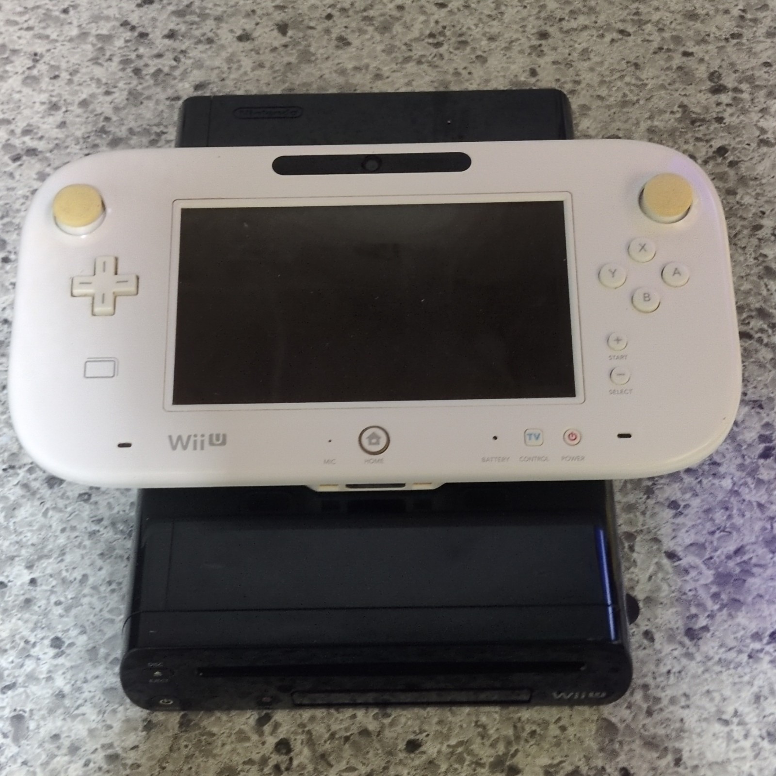 Nintendo Wii U 32GB Black Console w/ White Wii U GamePad NTSC-J Japan Console