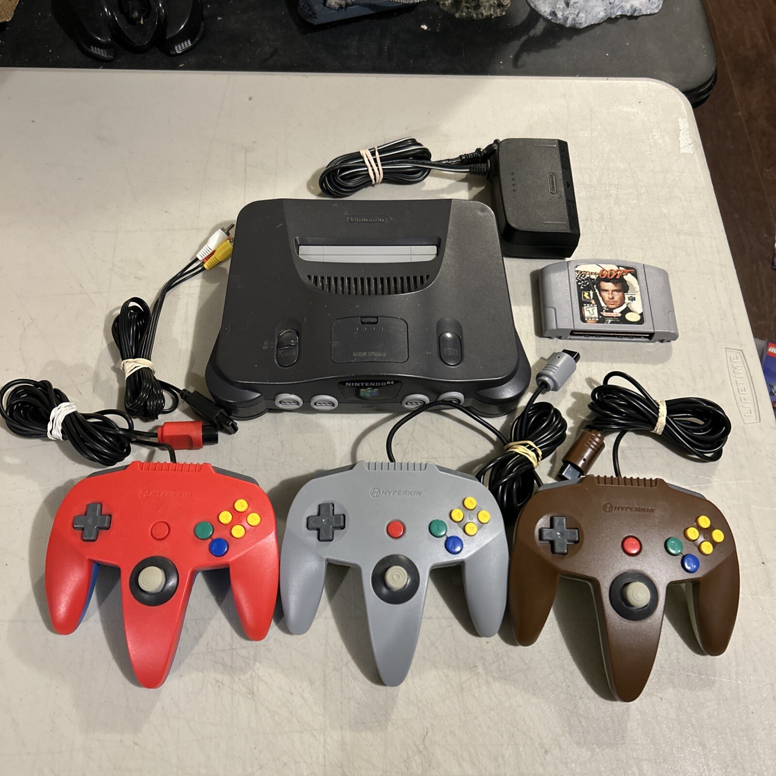 Nintendo 64 Console W/3 Controllers Memory Card & James Bond Golden Eye 007 Game