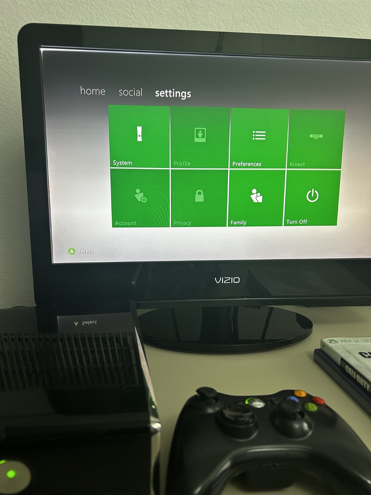 Microsoft Xbox 360 S Console Model 1439 Bundle w/ Controller ,Game, Tested