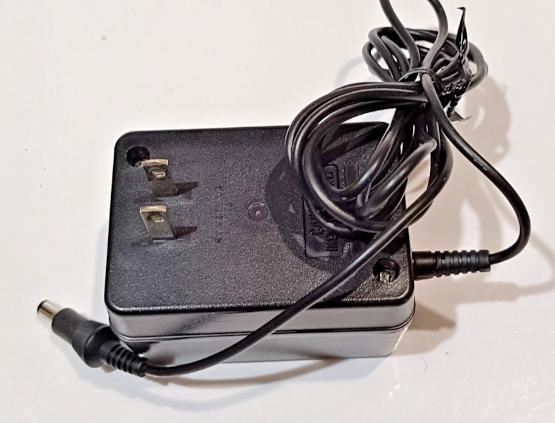 Nintendo Famicom Console System (Japanese NES) HVC-001 NTSC-J with Cables