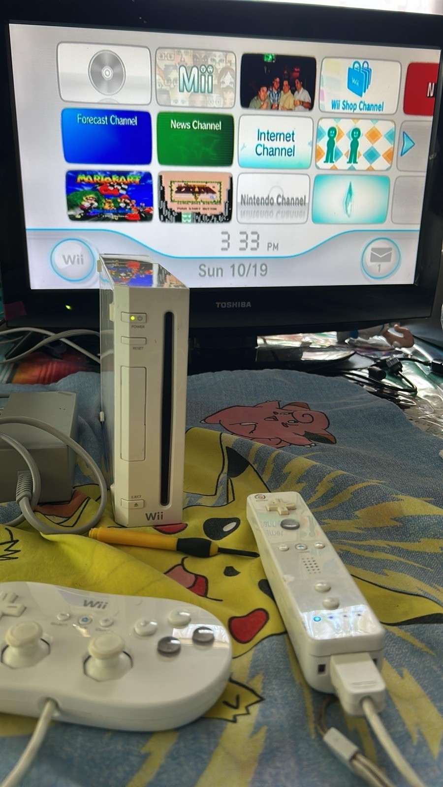 Nintendo Wii Game System Console with 1-REMOTES Bundle ALSO PLAYS GAMECUBE Games