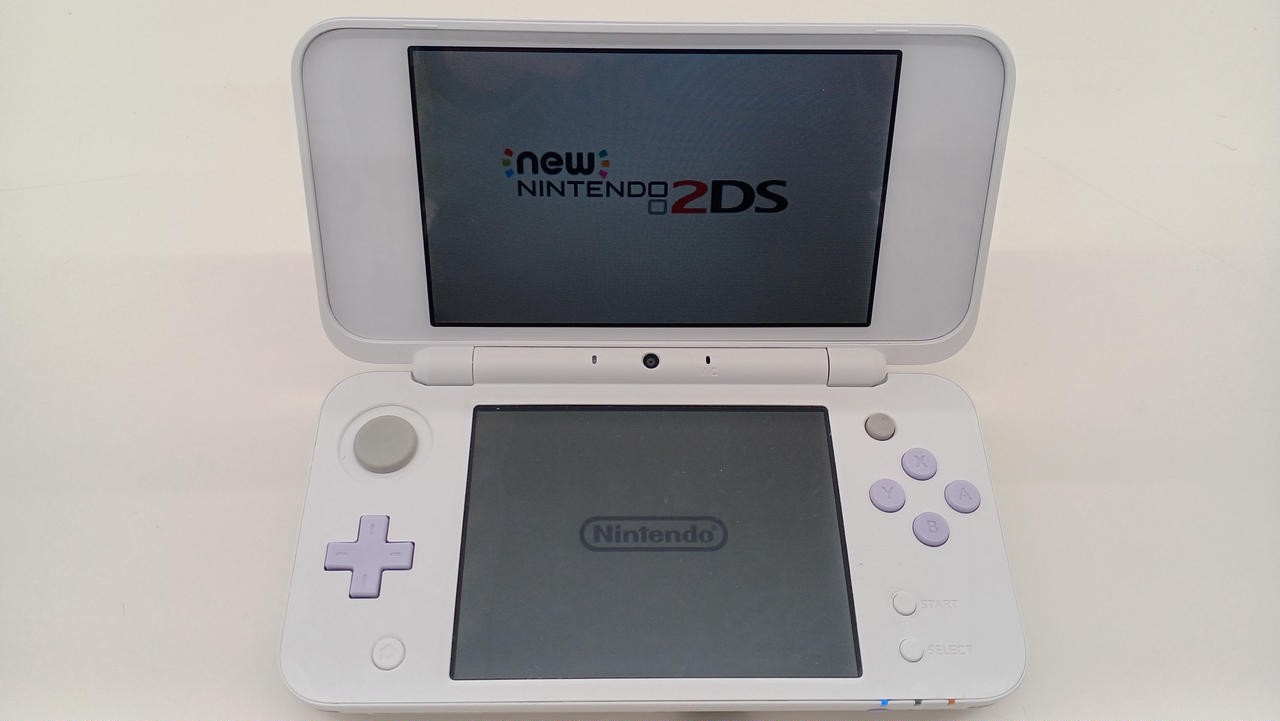 2DSLL Model JAN 001 NINTENDO