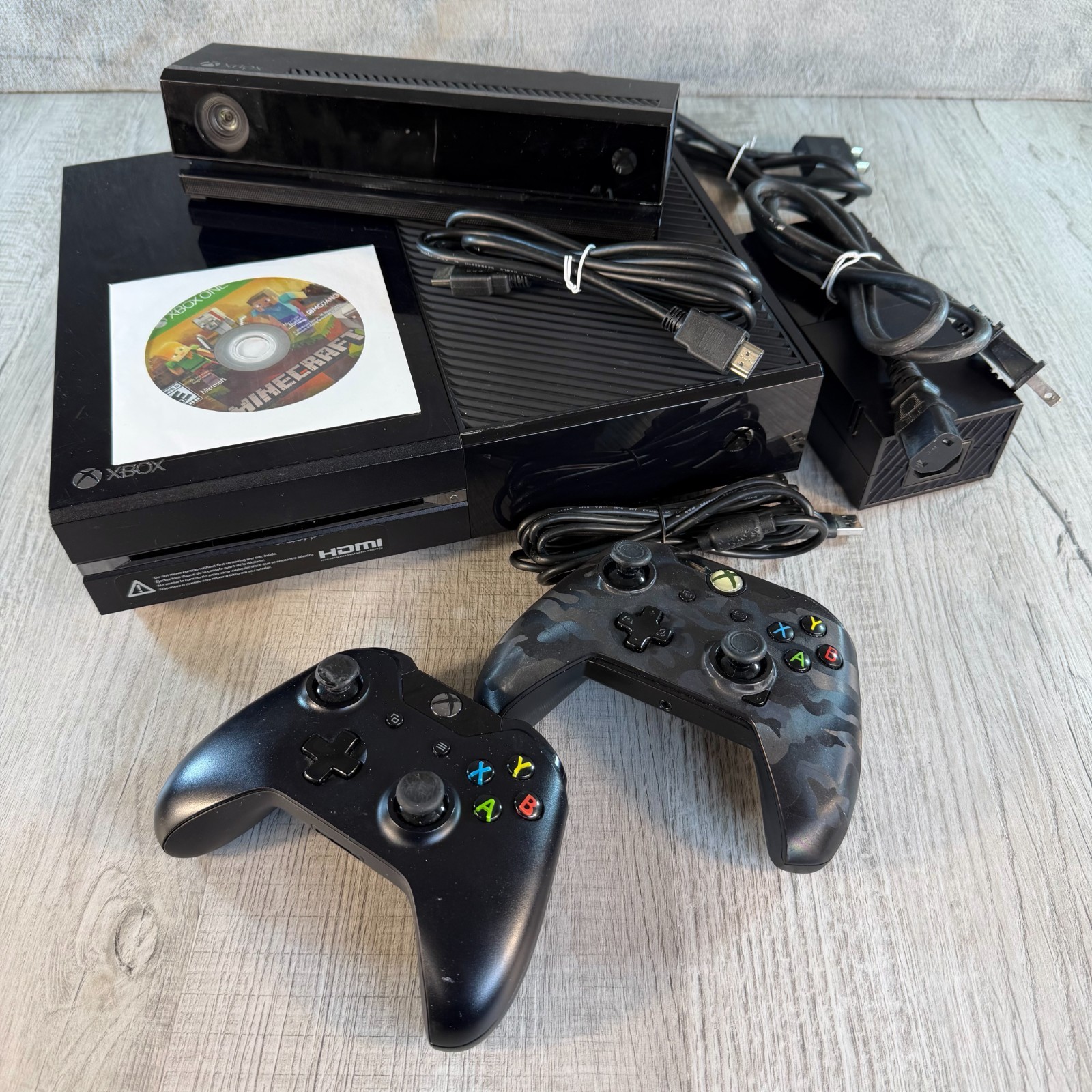 Microsoft Xbox One 500GB Console Kinect Minecraft 2 Controllers Bundle Tested