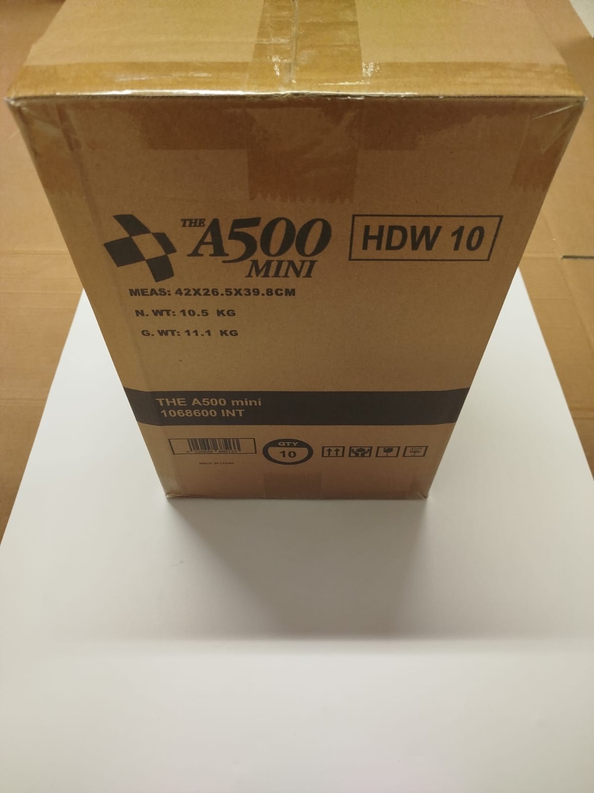 The A500 Mini – Masterkon Original Shipping Box with 10 Consoles AMIGA SEALED