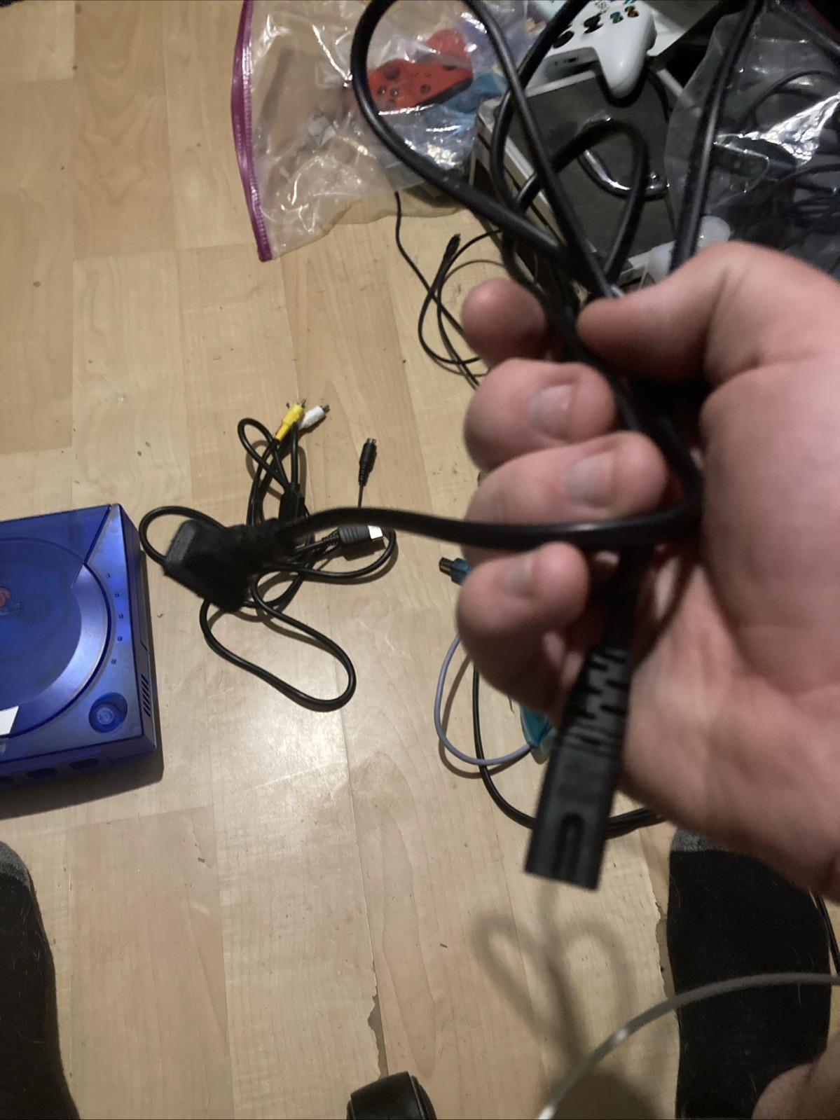 Dreamcast HKT-3000 SD Memory Card Modded with One Controller and Memory Card