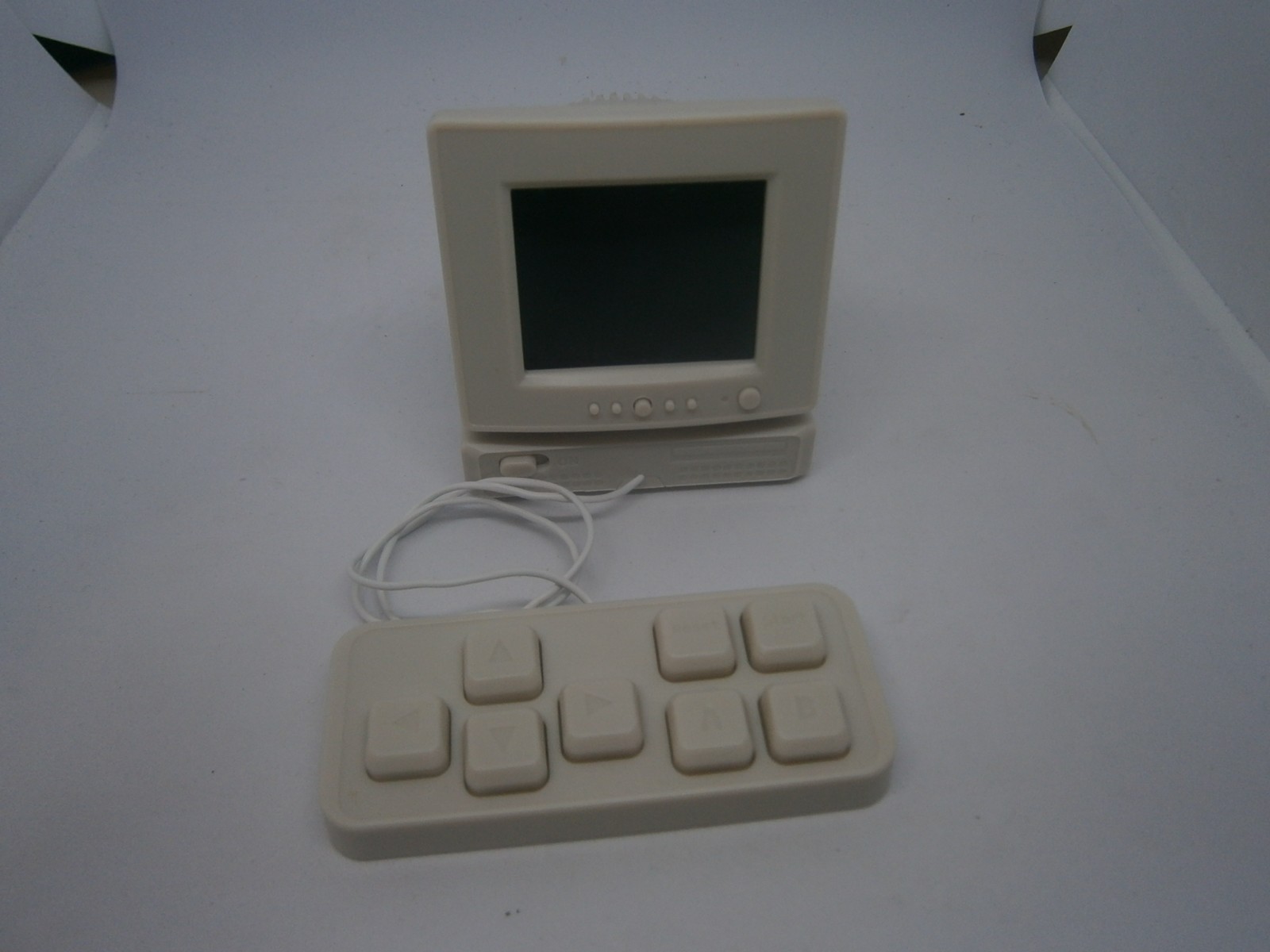 RETRO MINI COMPUTER CONSOLE PC – 240 VIDEO GAMES – 2″ SCREEN – FREE POSTAGE!