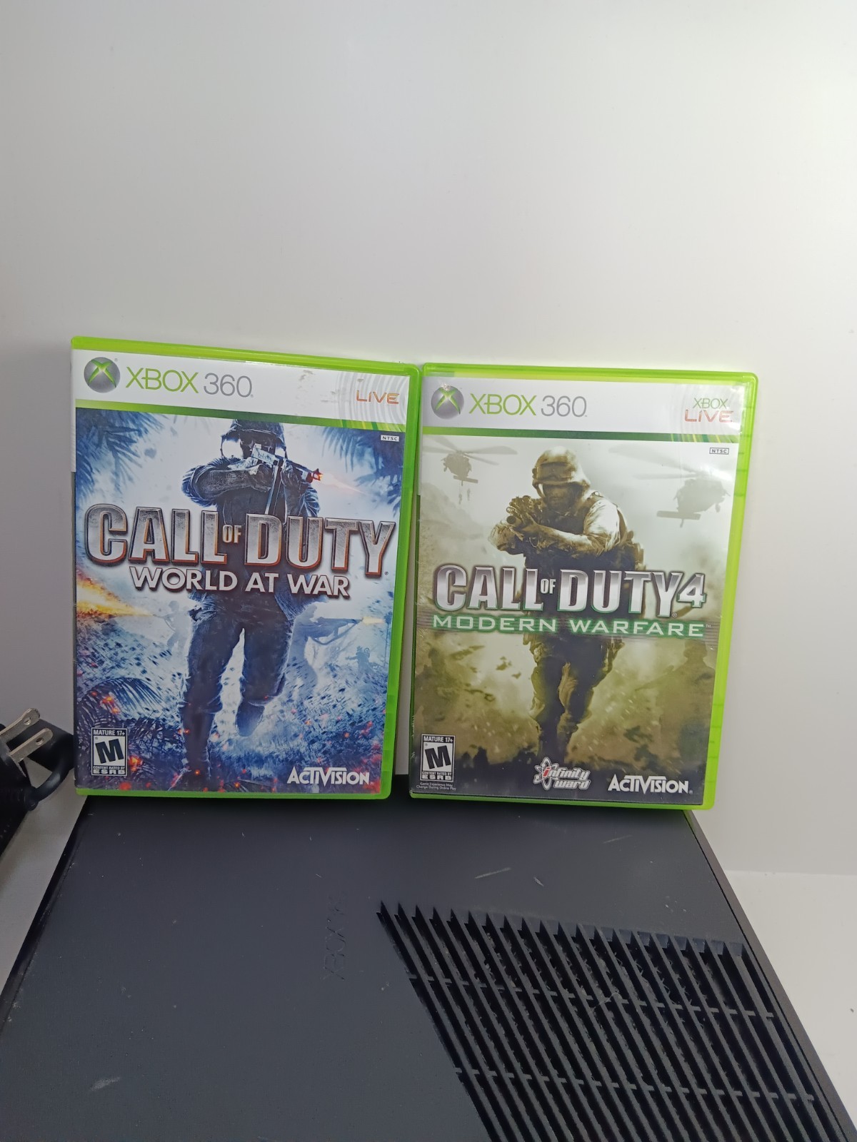 Microsoft Xbox 360 S 3.2 GB Call Of Duty Modern Warfare World At War Plus Contro