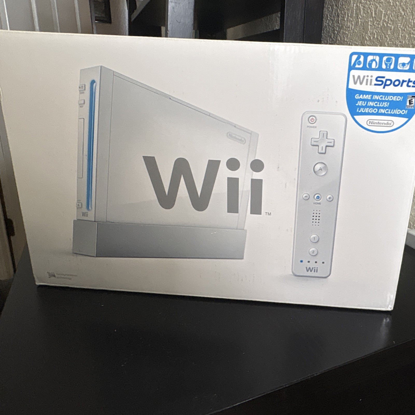 Nintendo Wii Console White Wi-Fi Wii Sports Bundle RVL-001