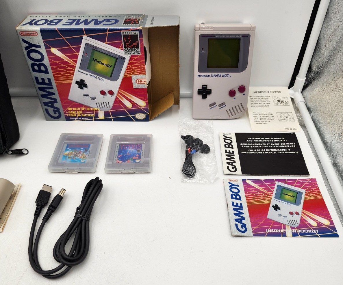Original Nintendo Game Boy With Original Box & Original Accessories.
