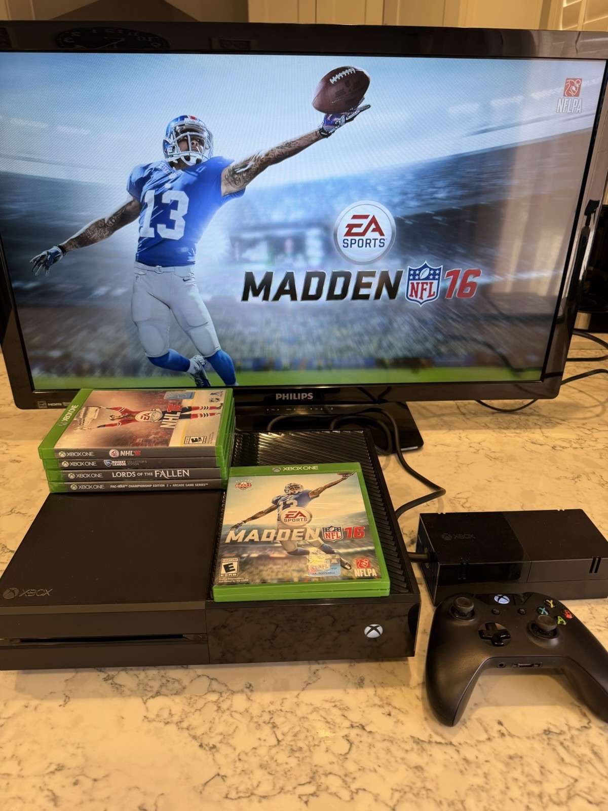 Microsoft Xbox One 1540 500GB BLK Console with 6 Games, Controller, HDMI, Wi-Fi