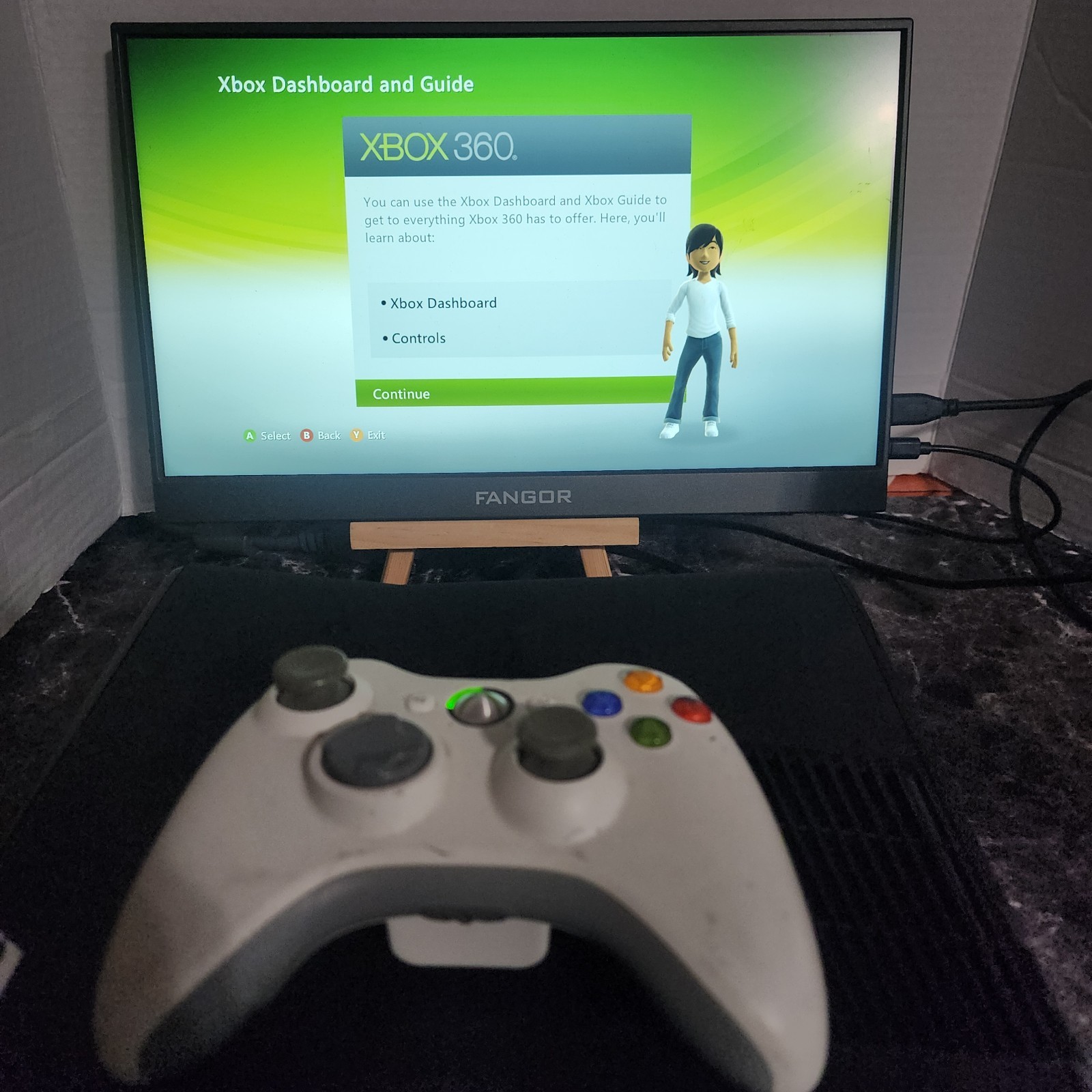 Microsoft Xbox 360 S 4GB Console Bundle Kinect Sensor 4 Games Tested Working OEM