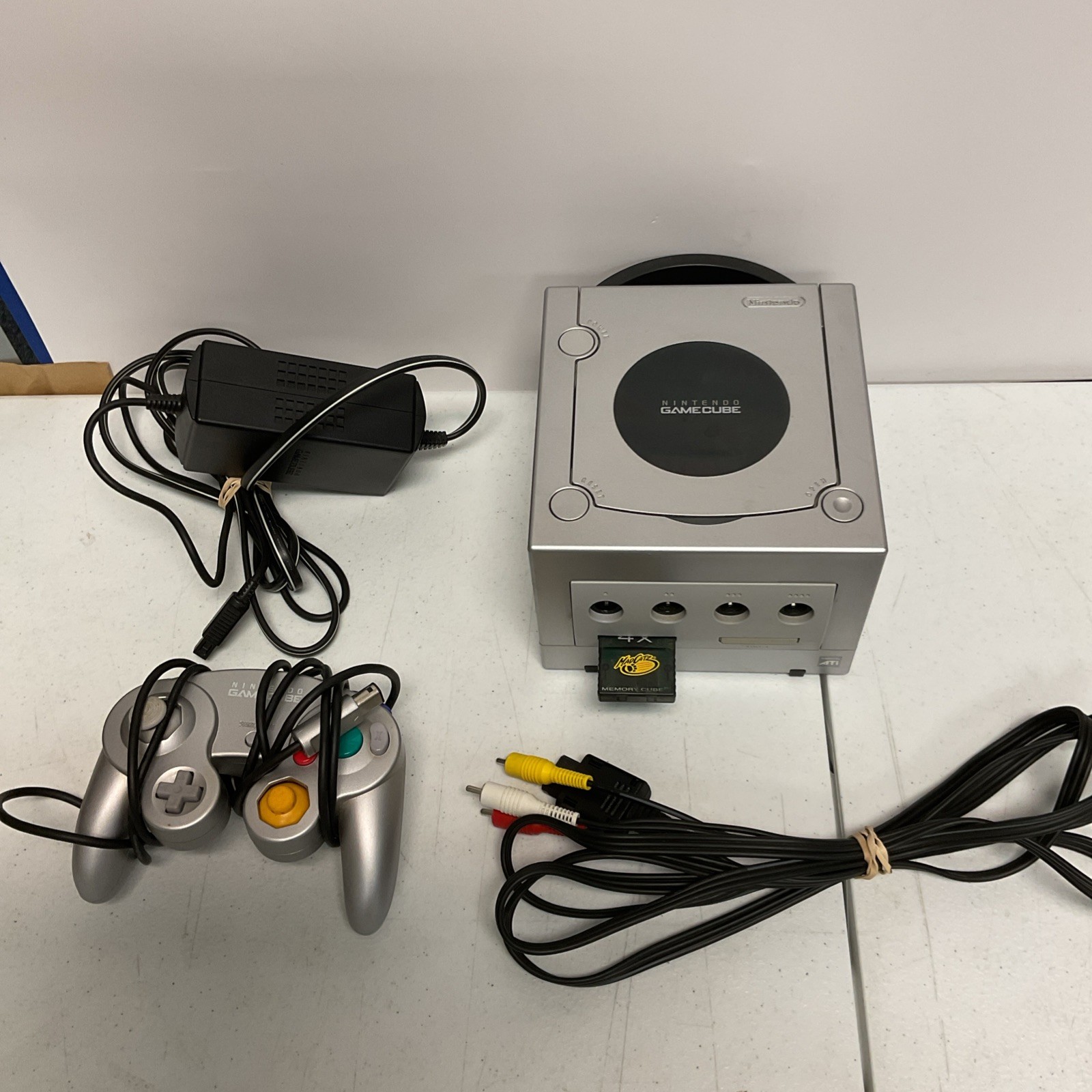Nintendo Gamecube Platinum Silver DOL-101 Console System w/Metroid Prime