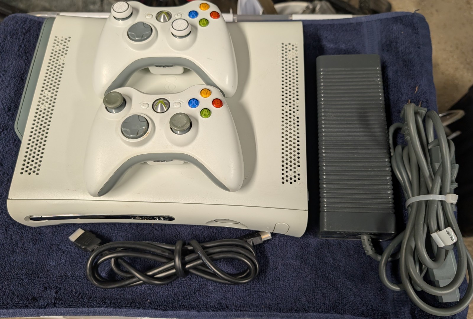 Microsoft XBox 360 Core Matte White Video Game Console & 2 Controllers, 20GB.
