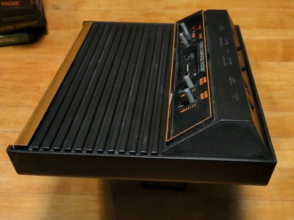 Atari 2600 RCA AV Mod with Controllers, 6 Games. Works Great!