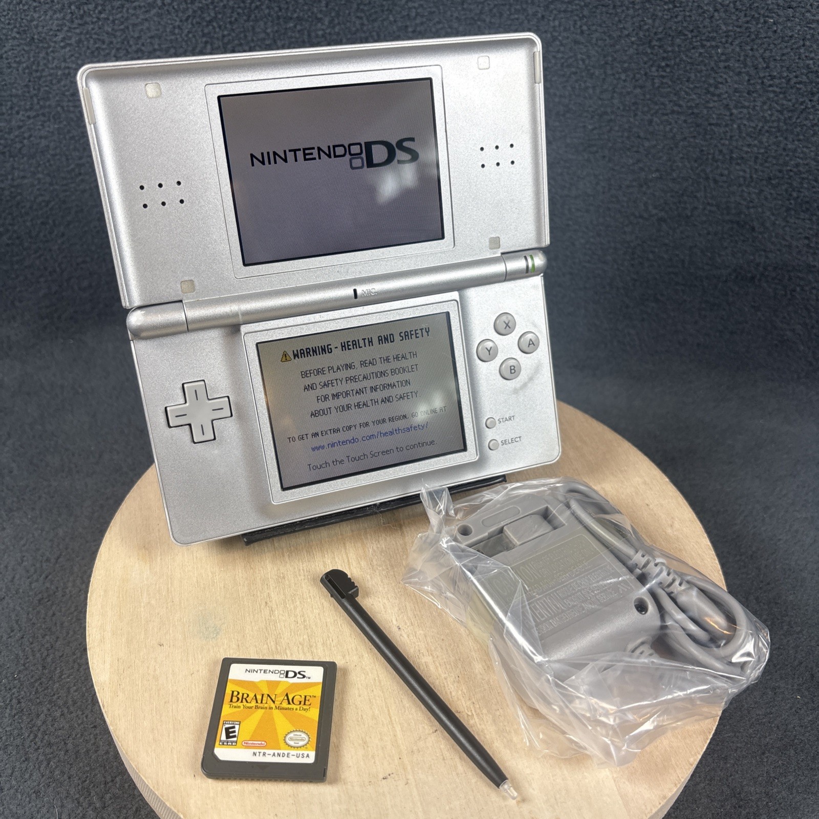 Nintendo DS Lite Silver Console USG-001 w/ Charger & Game – Working, with Defect