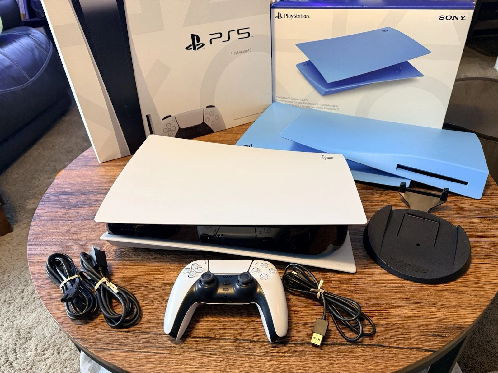 Sony PS5 Blu-Ray Edition Console – Complete Bundle, low hours, Free Shipping !