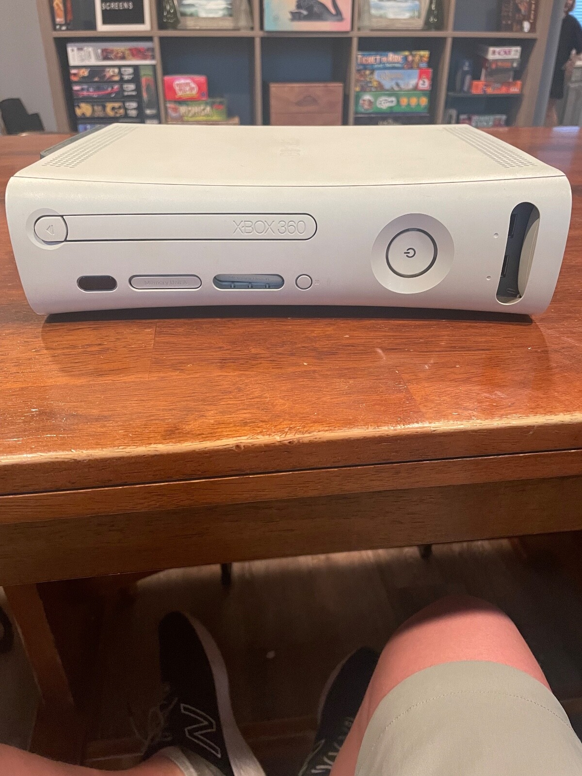 Microsoft Xbox 360 – Matte White. INCLUDES 2 controllers and a memory chip