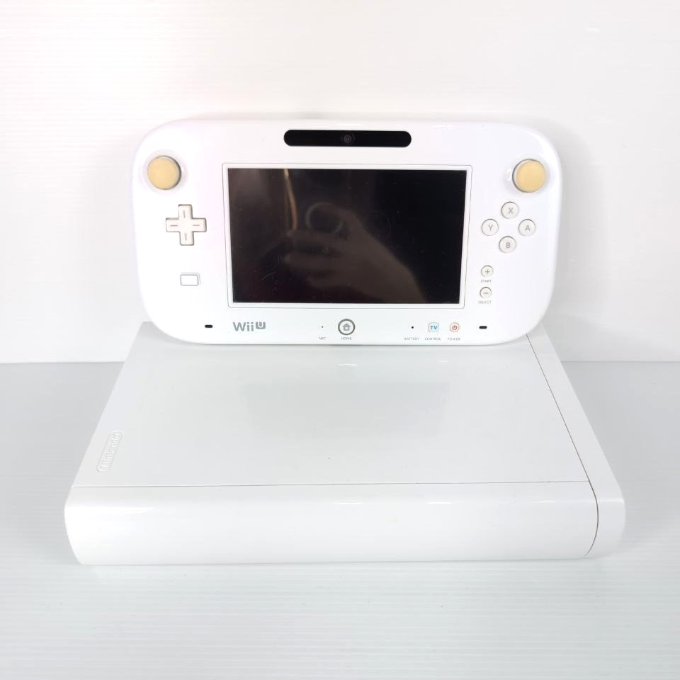 Nintendo Wii U White 8GB Console + Original Gamepad – Working Head