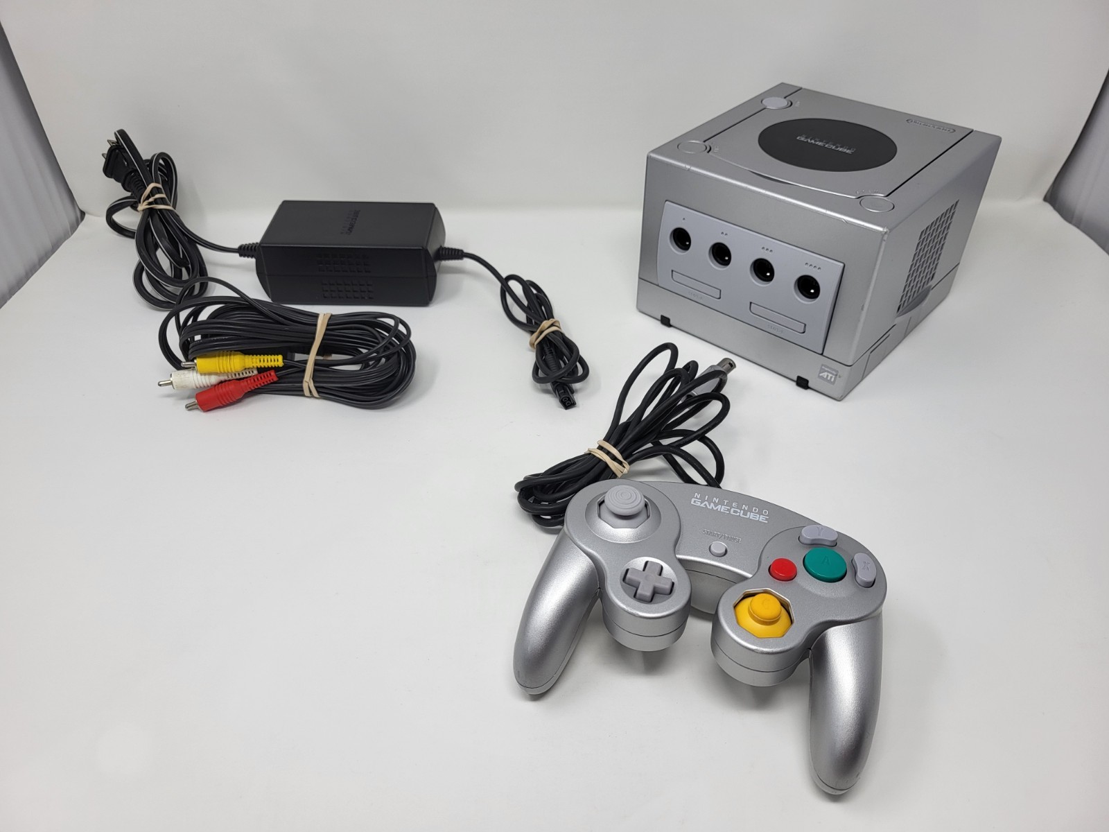 Nintendo GameCube DOL-101 Gaming System SILVER Console 1 Controller Bundle