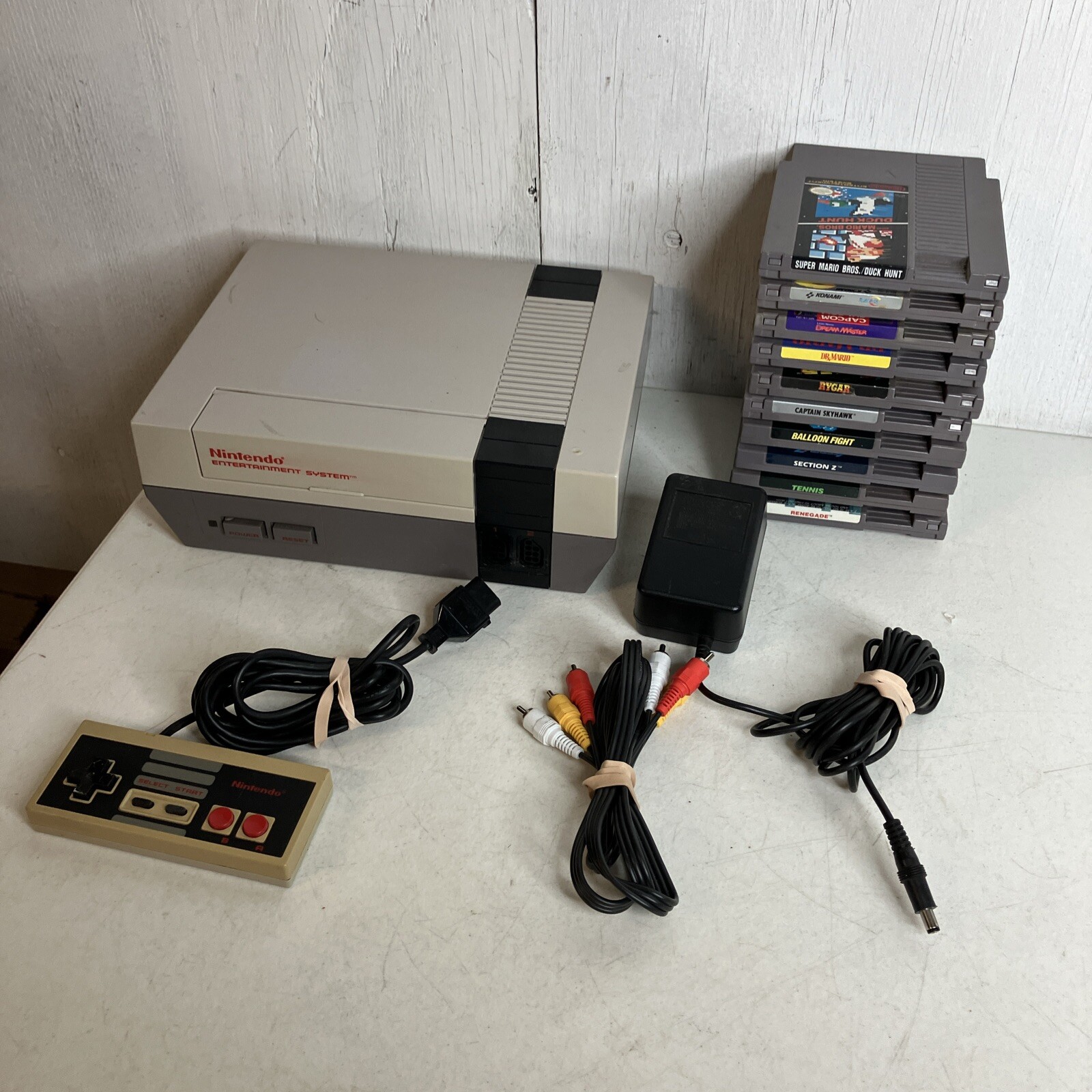 Nintendo NES Console System Bundle 10 Games NEW PINS Mario, Super C Contra, Dr M
