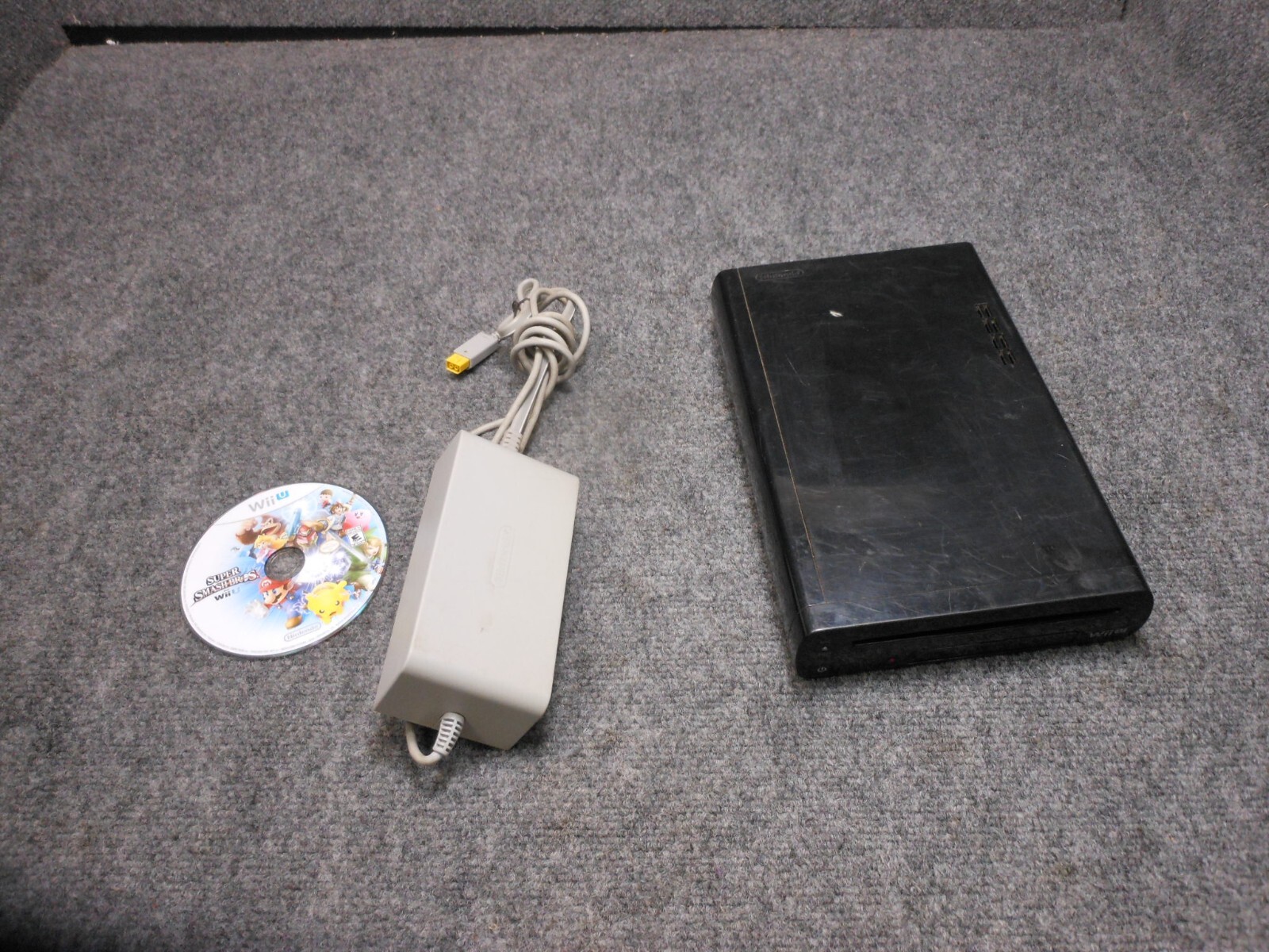 Nintendo Wii U 32GB Deluxe Console Only WUP-101(02)