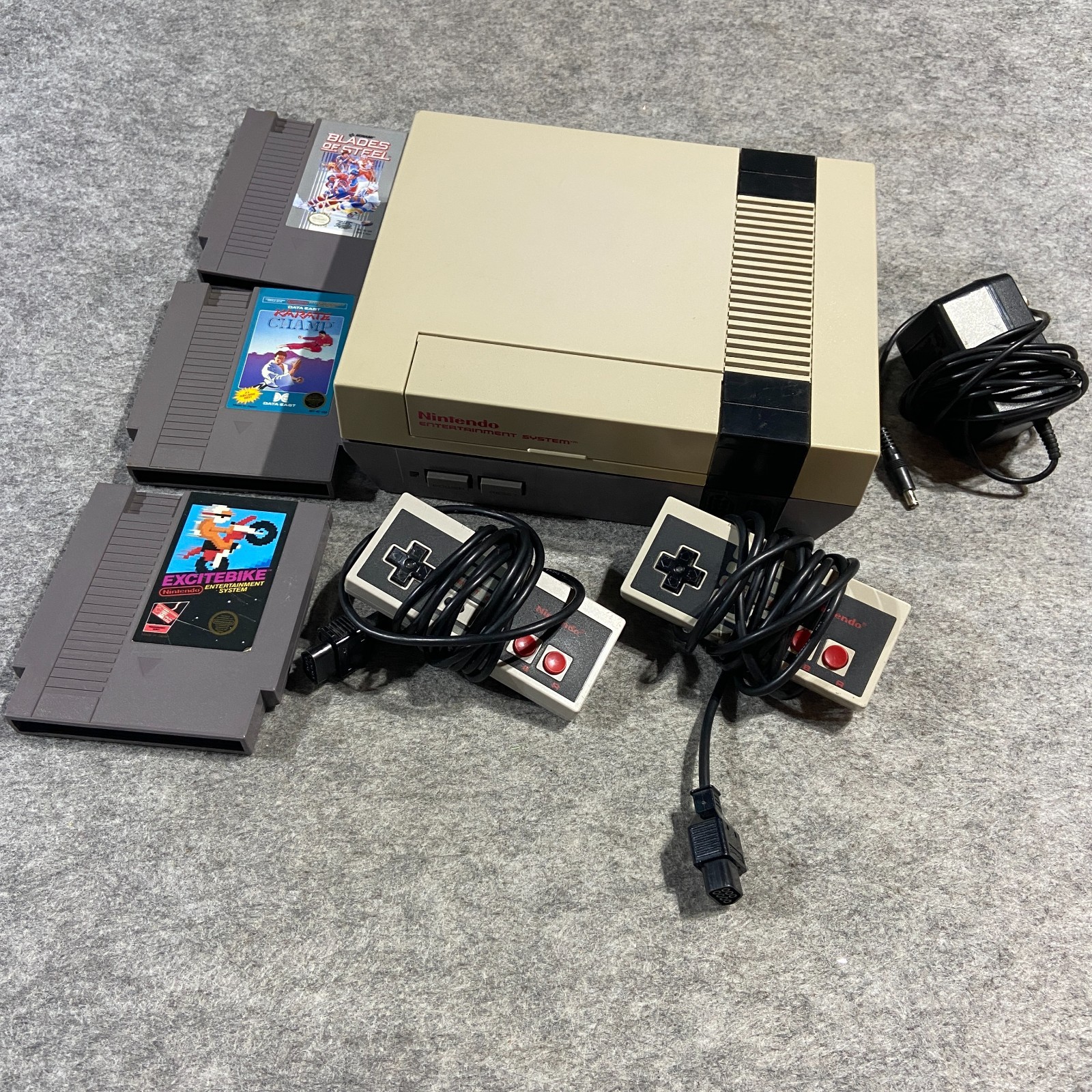 Nintendo Entertainment System NES Console w/ Excitebike & Others – 2 Controllers