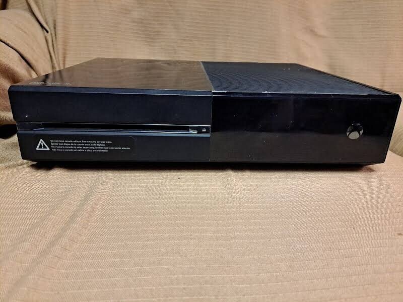 Microsoft Xbox One with Kinect 500GB Black Console – 7UV-00077