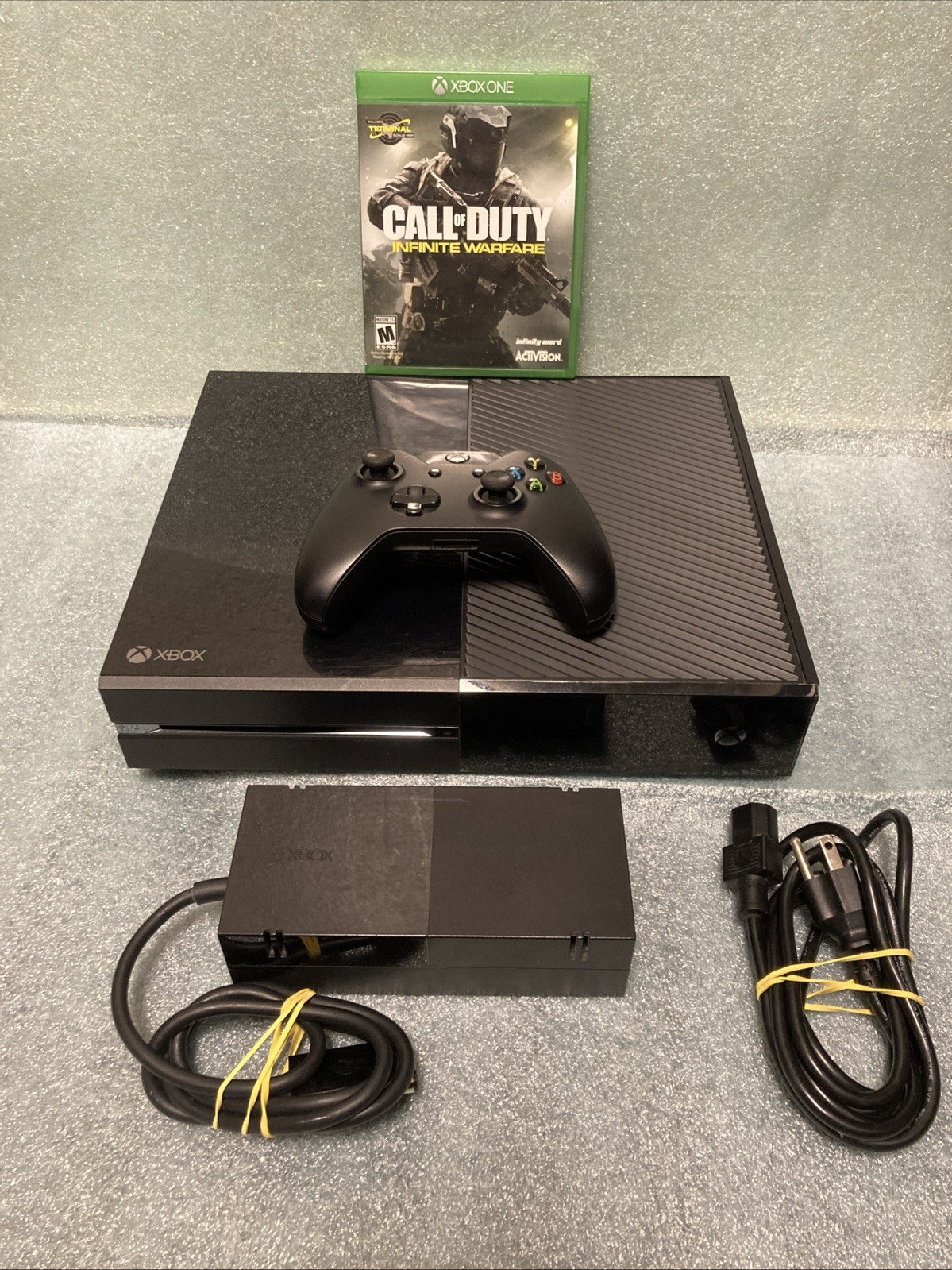 Microsoft Xbox One 1540 500GB Console – Black with Controller And Call Of Duty