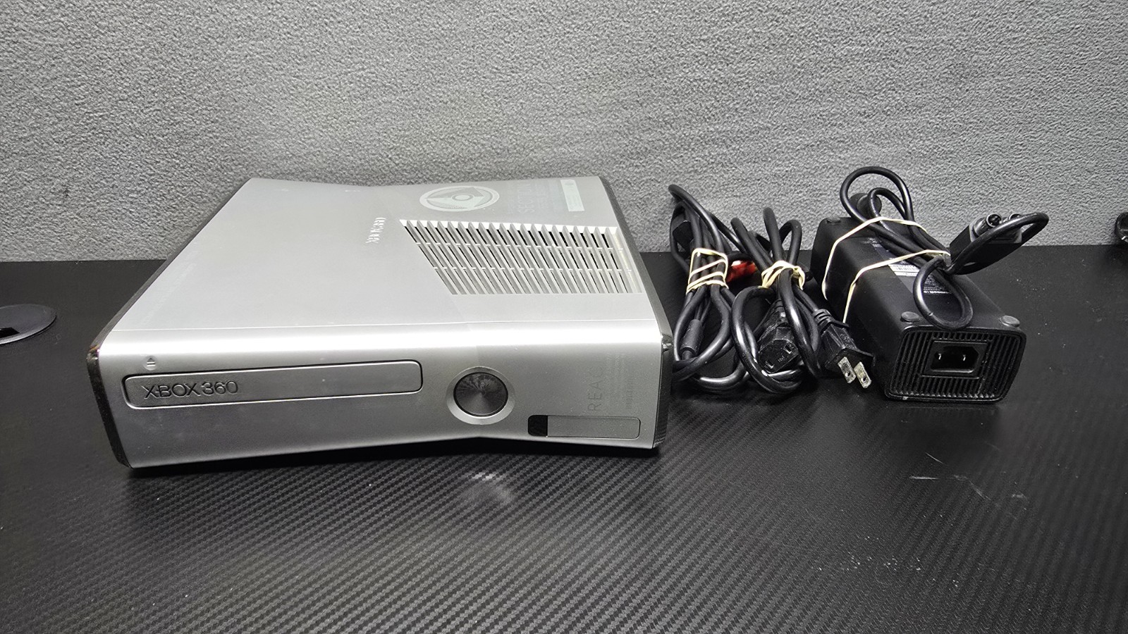 Microsoft Xbox 360 System Halo Reach Console 250GB Console With Wires Tested