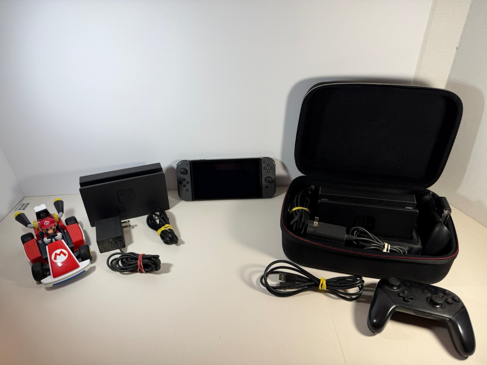Tested Nintendo Switch Bundle – 2 Docks – Pro Controller – 256GB – Pokemon Sword