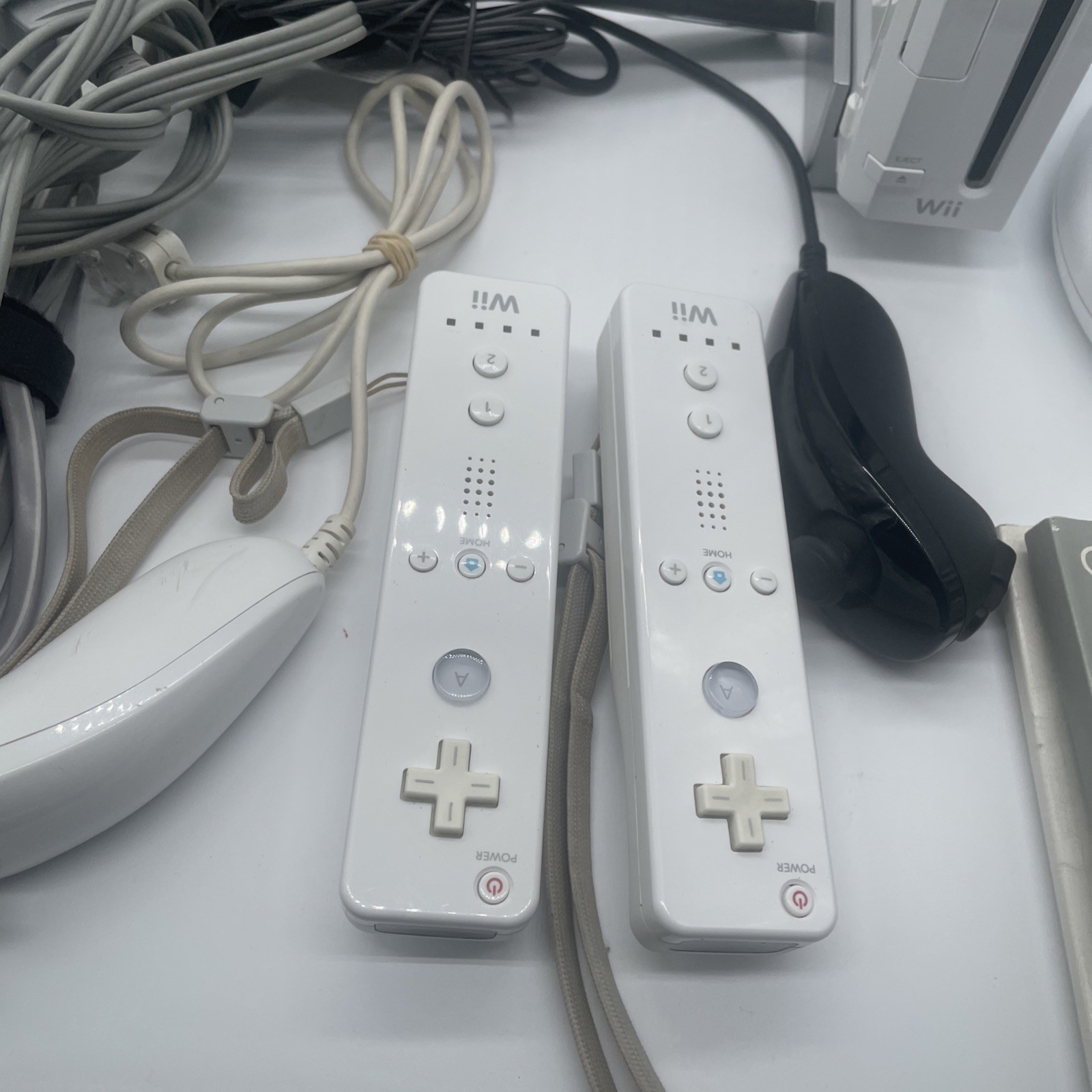 Wii Bundle 2 Controllers And Nunchucks – Includes Wii Sports Tested And Working!