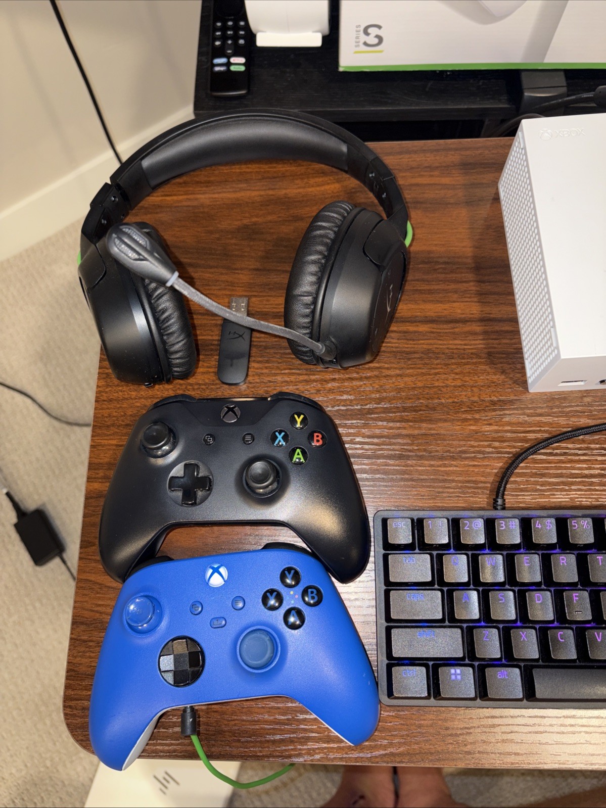 Microsoft Xbox Series S 512GB, 2 controller, 2 Mics, Keyboard, Mouse