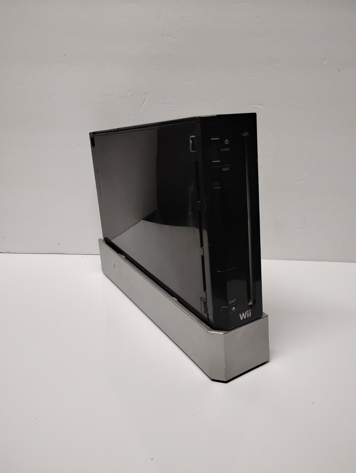 Nintendo Wii Black Console with Stand, Cables, GameCube Memory Card Support