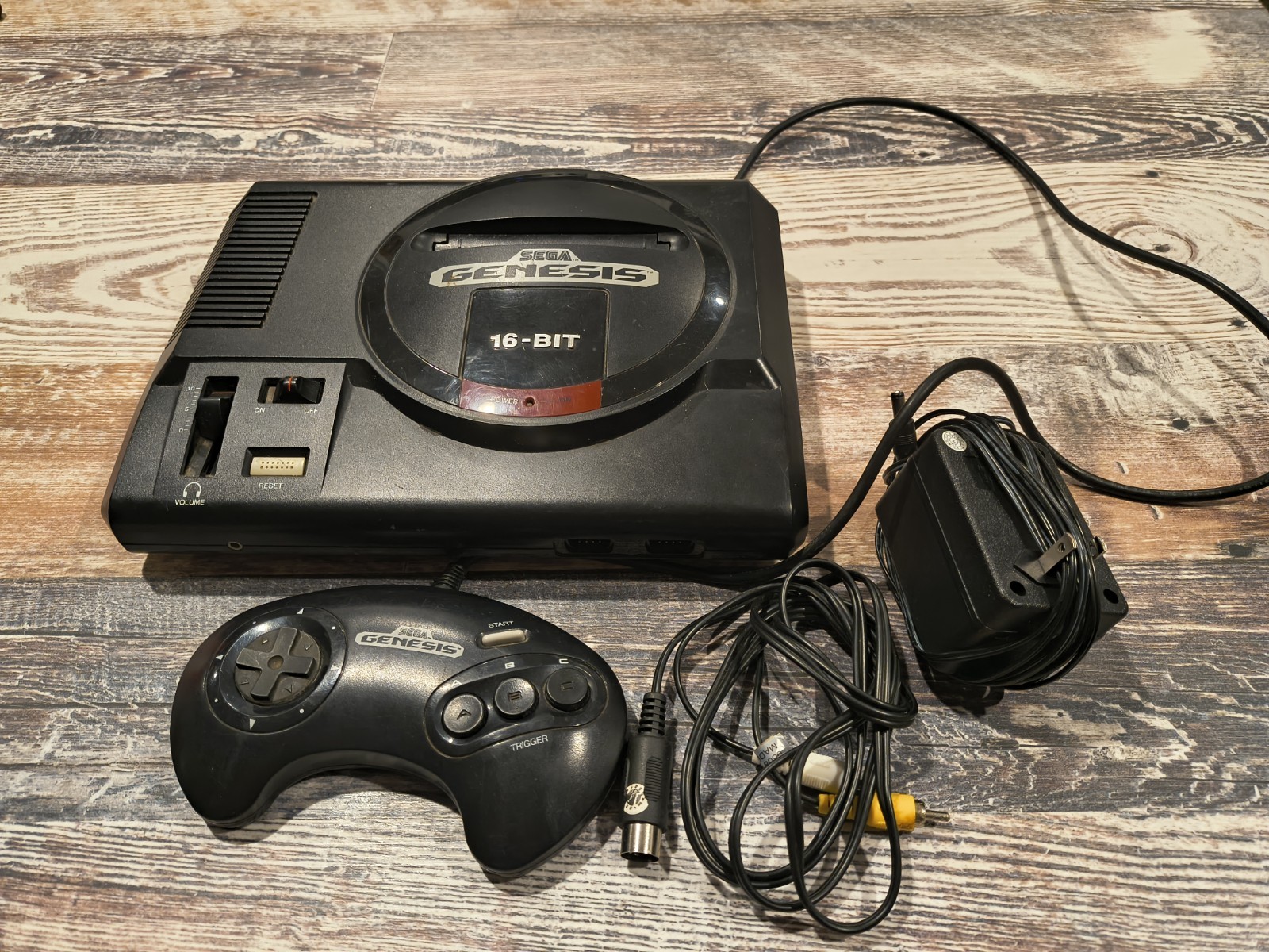 SEGA Genesis 16-Bit Console Model 1 1601 Black NTSC-U/C w/ Controller