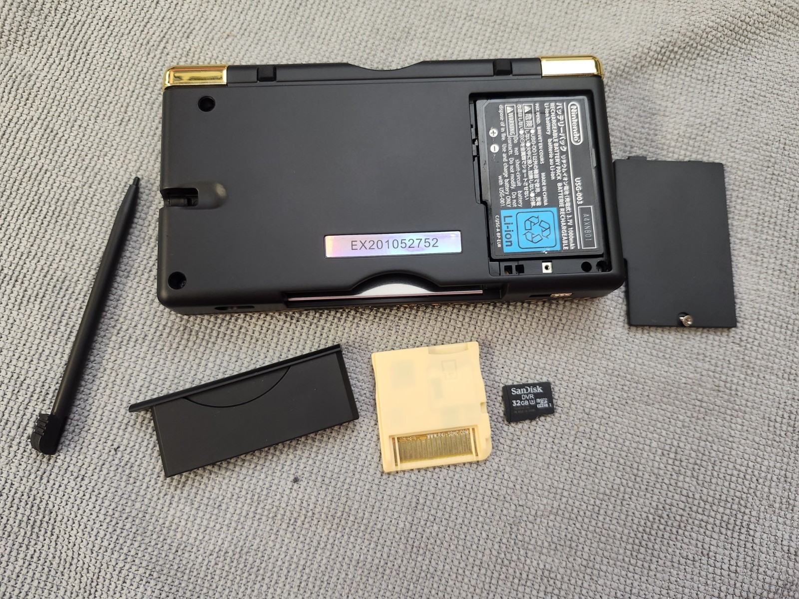NDS Lite – USB-C Charging – eXtremeRate The Great Wave Black and Gold Shell